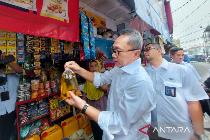 政府在小型市场供应每公升14000盾食用油