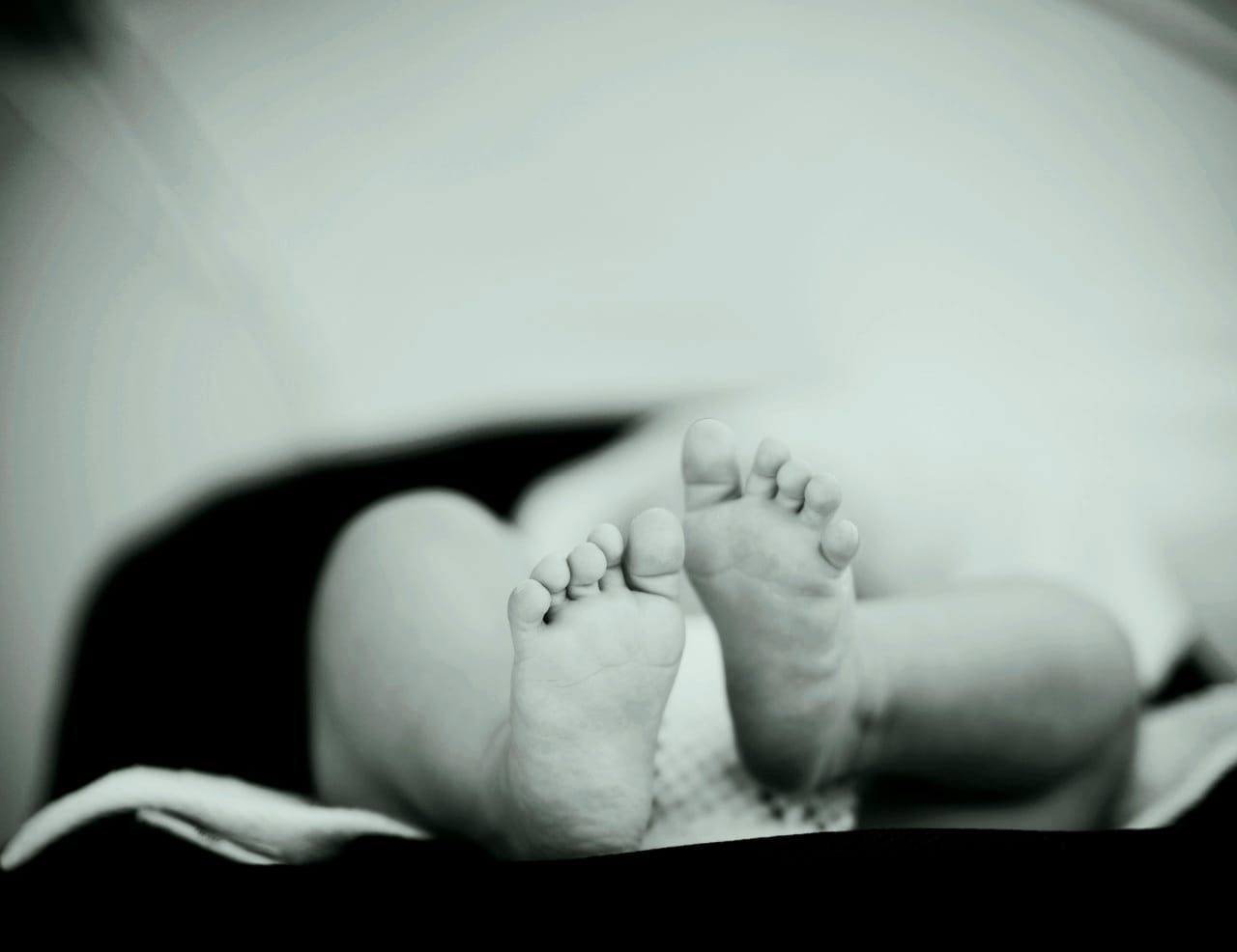东爪泗水市一主妇疑将五个月孩子虐待致死