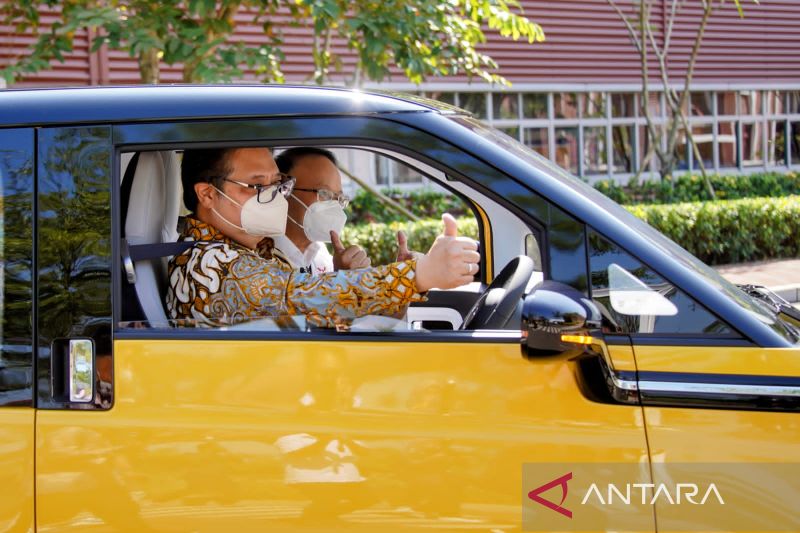 1660028994617004.jpeg Airlangga dukung produksi kendaraan bermotor listrik berbasis baterai.jpeg