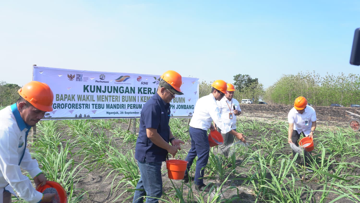 1664545730384582.jpg Kementerian BUMN terus dorong Perhutani tingkatkan produksi gula.jpg