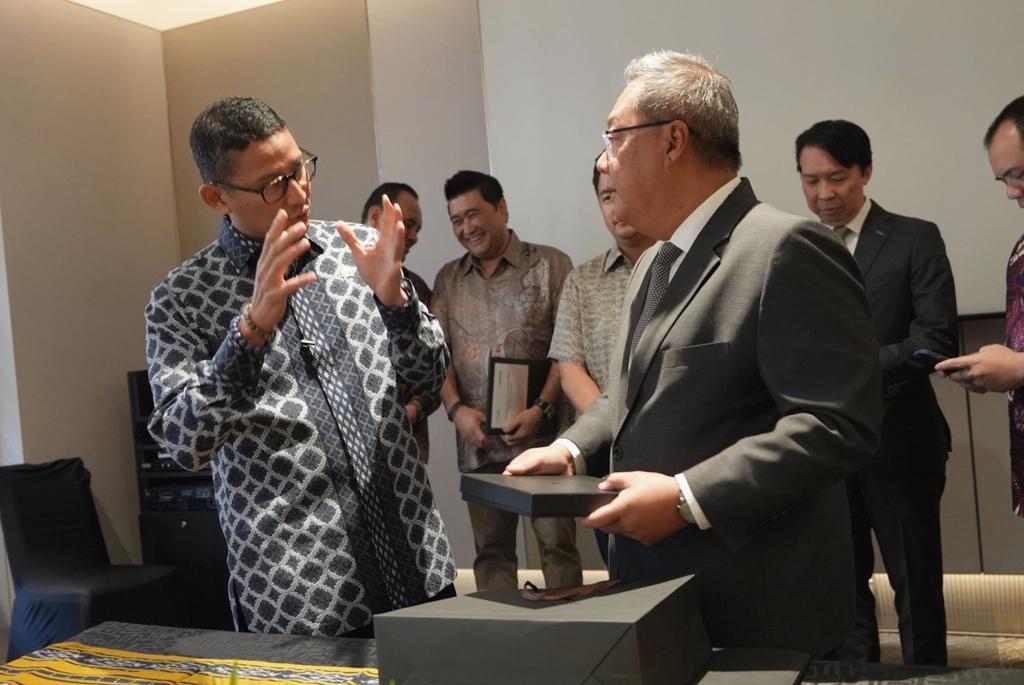 1664796572305541.jpg Menparekraf ajak investor Singapura investasi.jpg