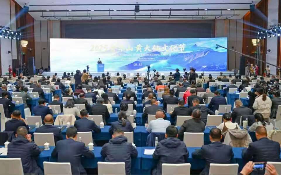 从浙江金华山出发，黄大仙文化远播四海