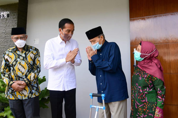 1648393755509490.jpg (foto HL)Presiden Jokowi Jenguk Buya Syafii di Sleman.jpg
