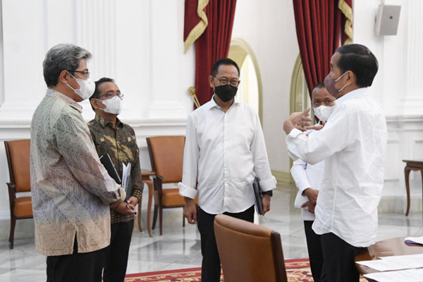 1648563151878448.jpg (foto HL)Bertemu Presiden Kepala Otorita IKN Jelaskan Tiga Aspek Penting Pembangunan IKN.jpg