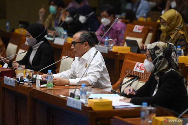 1648820964281005.jpg DPR minta BPH Migas tambah kuota solar subsidi dua juta kiloliter.jpg