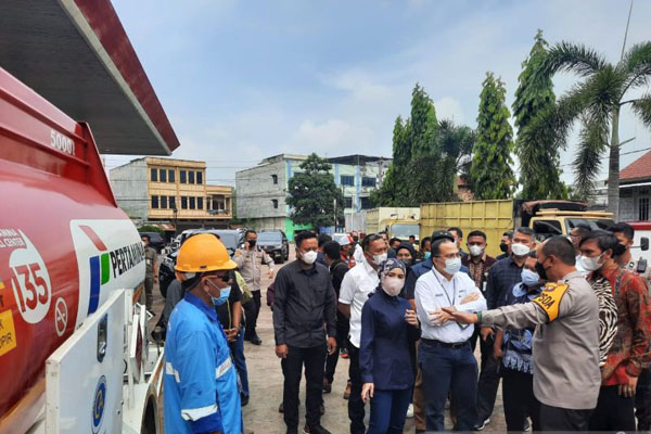 1648994475371643.jpg Nicke Truk batu bara tidak diperbolehkan isi solar subsidi.jpg