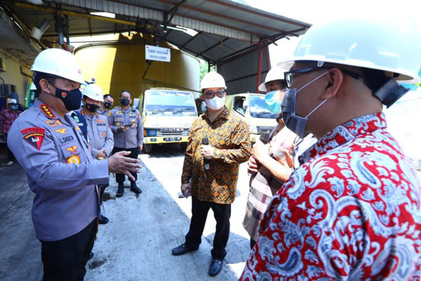 1648994614578063.jpg Kapolri Sigit minta produsen tingkatkan produksi minyak goreng curah.jpg