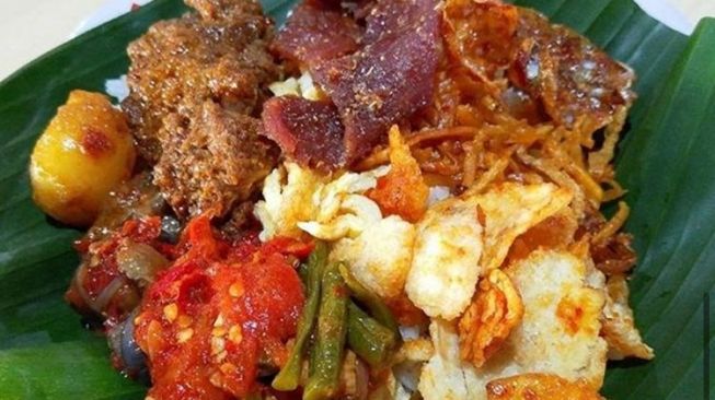 近日出现仁当猪肉饭现在又出现亚齐椰浆猪肉饭 雅加达副省长对此发声